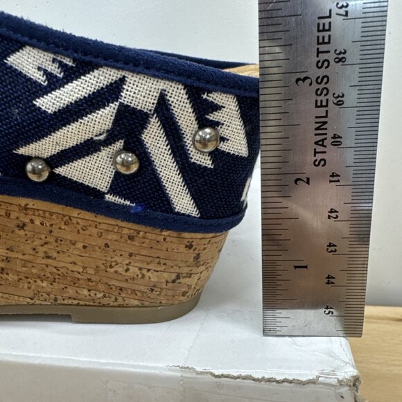 Minnetonka Womens 11 Sandals Lainey Blu White Aztec Criss Cross Cork Wedge Studs - Picture 9 of 11